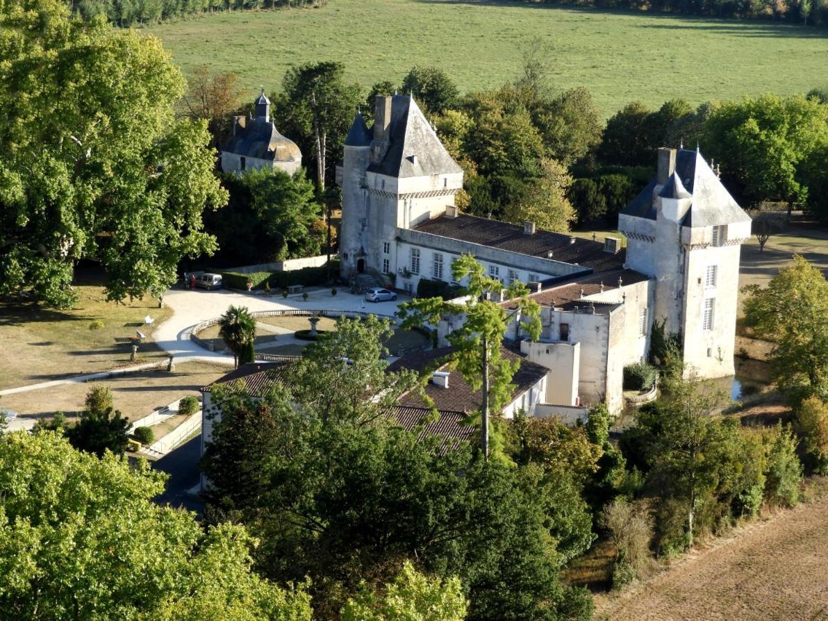 Chateau De Mornay Apartment Saint-Pierre-de-l'Isle