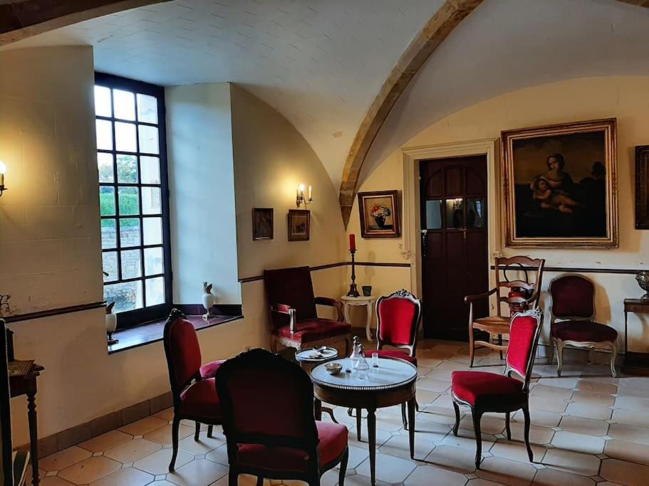 Chateau De Mornay Apartment Saint-Pierre-de-l'Isle