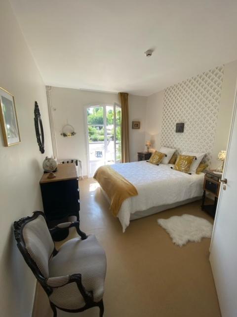 Chateau De Mornay Apartment Saint-Pierre-de-l'Isle